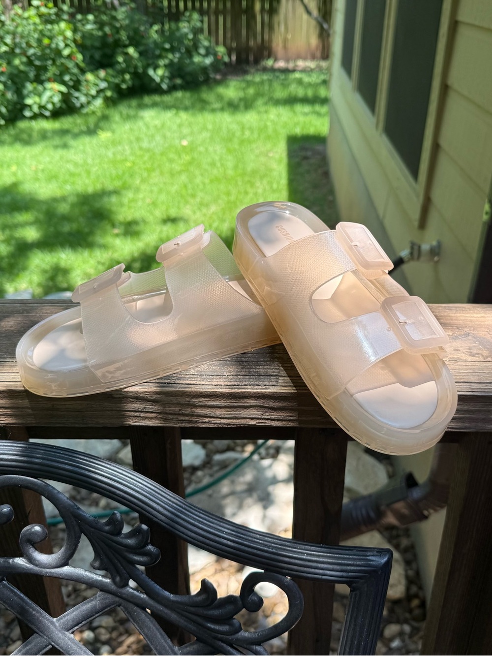 Cushionaire Pool Slide Sandals in Champagne - Women’s 9 - Picture 3 of 6
